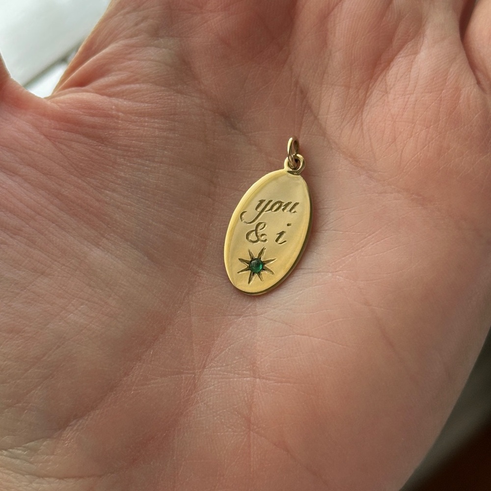 Florence & Nell Momento Charm in 9k Yellow Gold with emerald cabochon